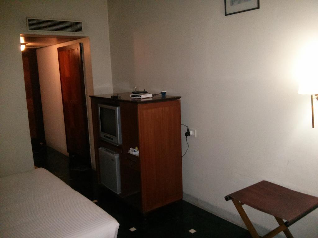 היידראבד Kamat Lingapur Hotel מראה חיצוני תמונה